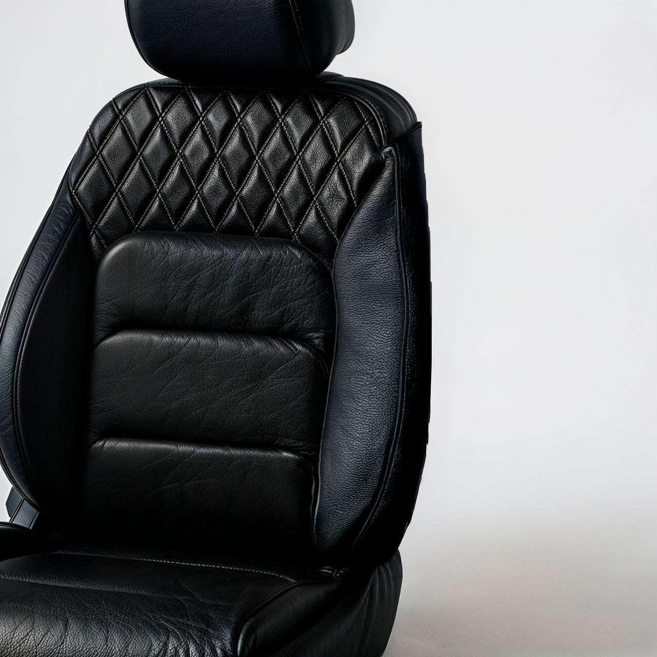 Horizontal Ribbed Pattern Black