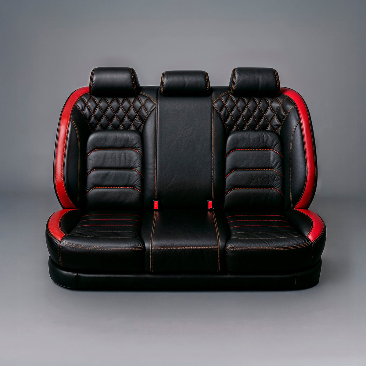 Horizontal Ribbed Pattern Black and Red Line