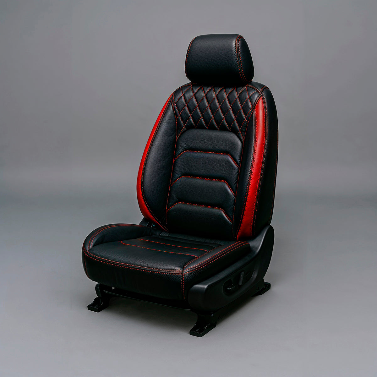 Horizontal Ribbed Pattern Black and Red Line