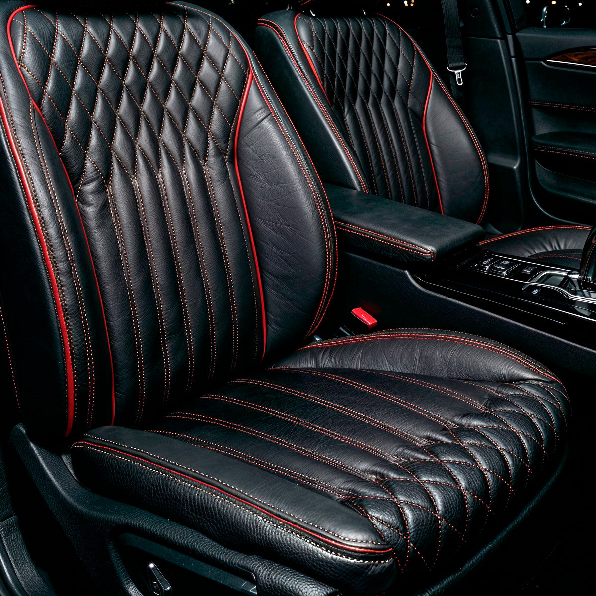 Diamond Chevron Stitching Black&Red Line