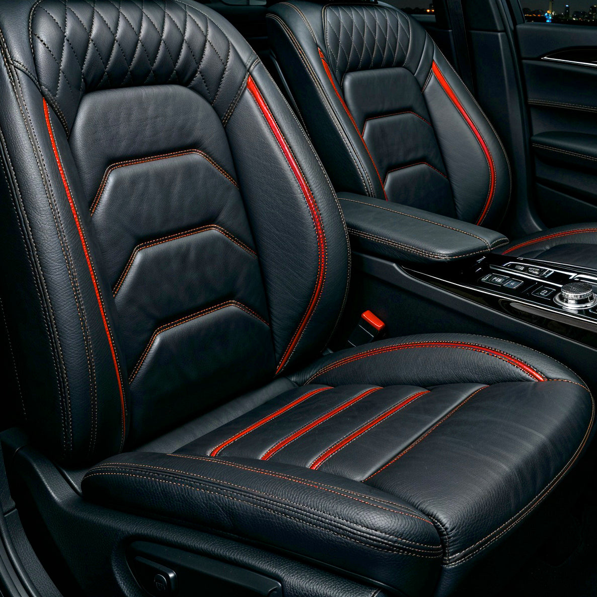 Horizontal Ribbed Pattern Black and Red Line